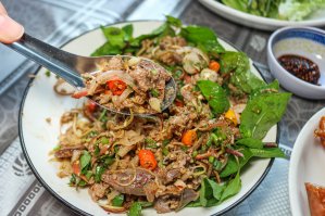 Larb Nang Sinh