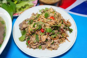 Lammone khai larb ped-kai nguang