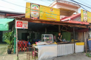 Lammone khai larb ped-kai nguang