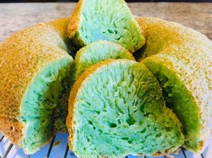 Pandan honeycomb cake (Banh bo nuong)