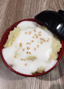 Sweet corn dessert with coconut cream (che bap)