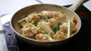 Stir-fried chicken wings Lao style