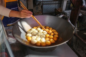 Boua Gnai Khaonom Pathongko+Eung