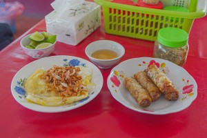 Aunty Theuang banh cuon-fried egg roll