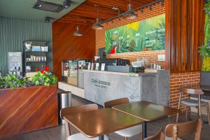 Cafe Amazon That Luang Traffic light branch