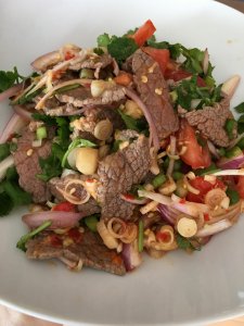 Salade épicée de boeuf à la citronelle