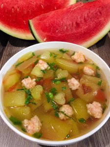 Soupe de pelures de pastèque aux crevettes