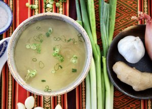 Bouillon de poulet laotien