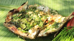 Poisson grillé fourré aux herbes à la laotienne