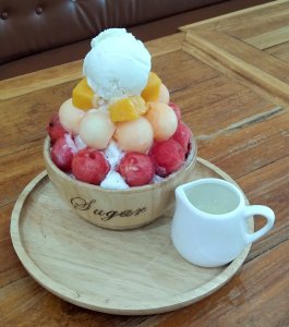 The Sugar ເຄັກ&ກະແລັມ