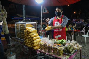 ເຂົ້າຈີ່ປາເຕ້ ຕະຫຼາດເຊົ້າແມ່ບົວເຈົ້າເກົ່າ