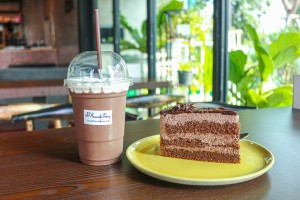 ຮ້ານ ອາຫານເຈເຈ JJ Homemade Bakery and Restaurant