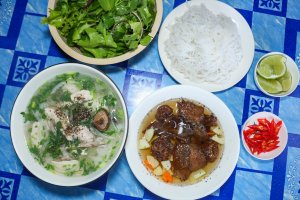 Quán àn Hanoi noodle