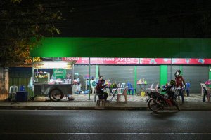 Khaopiek-Mee in front of Stadium