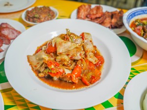 Tum mak Houng Luang Prabang Nang Chansouk