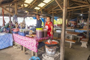 Fried-meat ball Sis Noy Meung Song Market